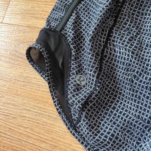 Lululemon Athletic Hotty Hot Low Rise Lined Shorts Black White Women’s Size 6 - Picture 7 of 8